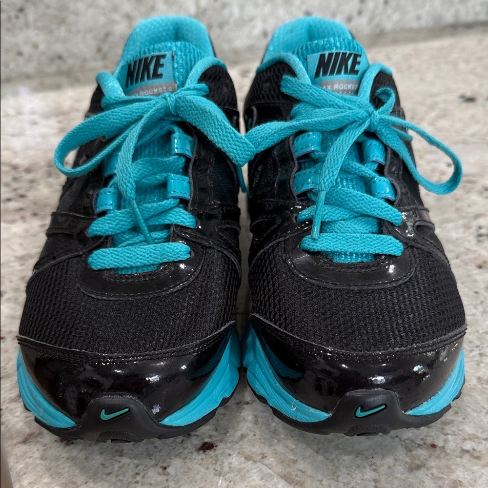 Women’s Like New Nike Sneakers - Picture 2 of 6